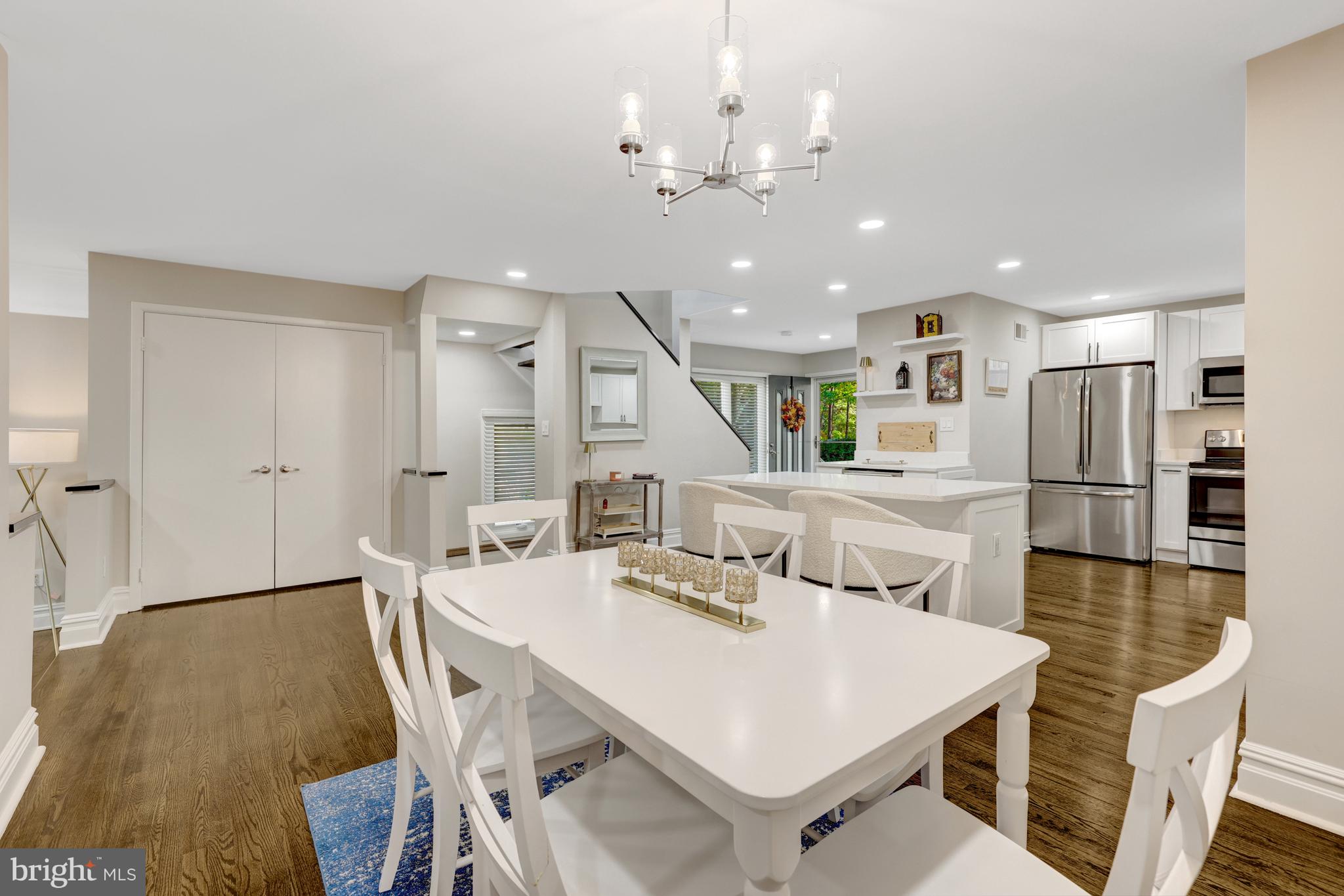 11110 Lakespray Way Reston, VA 20191 - Photo 12 of 60 Spacious dining room.