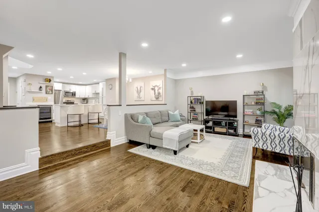 $1,000,000 | 11110 Lakespray Way, Reston, VA 20191