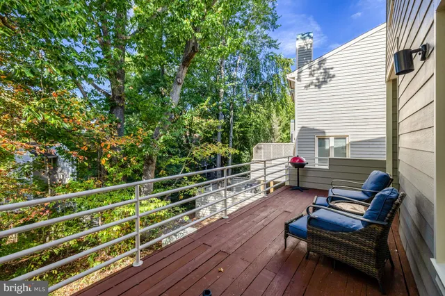 $1,000,000 | 11110 Lakespray Way, Reston, VA 20191