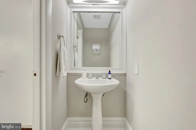 $1,000,000 | 11110 Lakespray Way, Reston, VA 20191