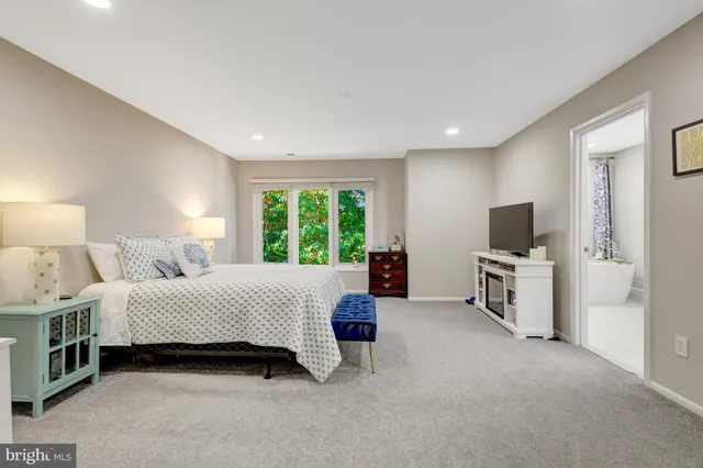 $1,000,000 | 11110 Lakespray Way, Reston, VA 20191