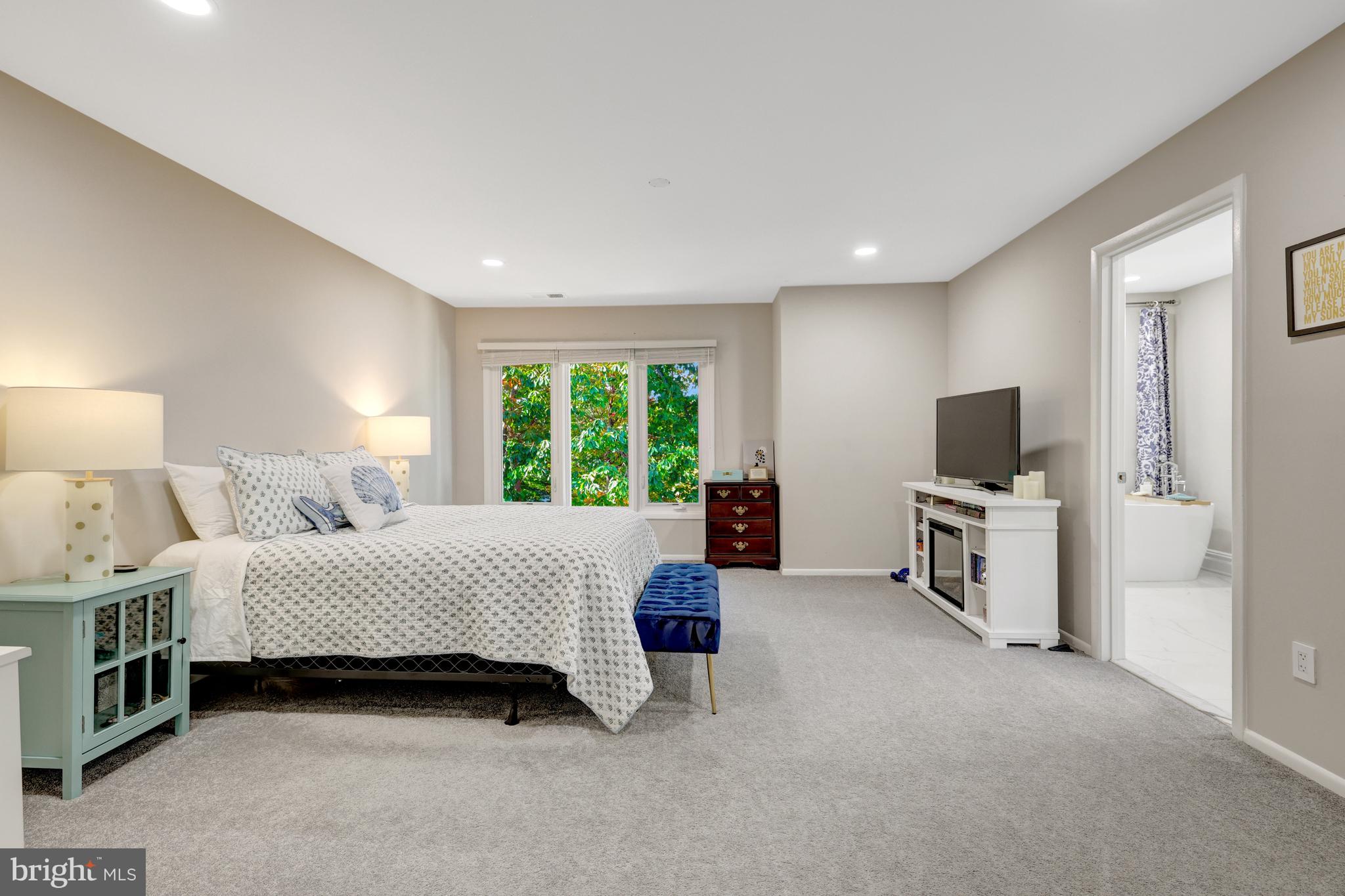 11110 Lakespray Way Reston, VA 20191 - Photo 25 of 60 Welcome to the primary suite!