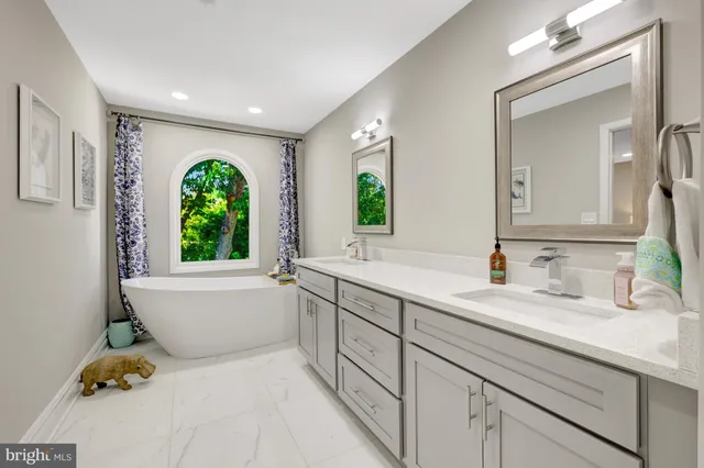 $1,000,000 | 11110 Lakespray Way, Reston, VA 20191