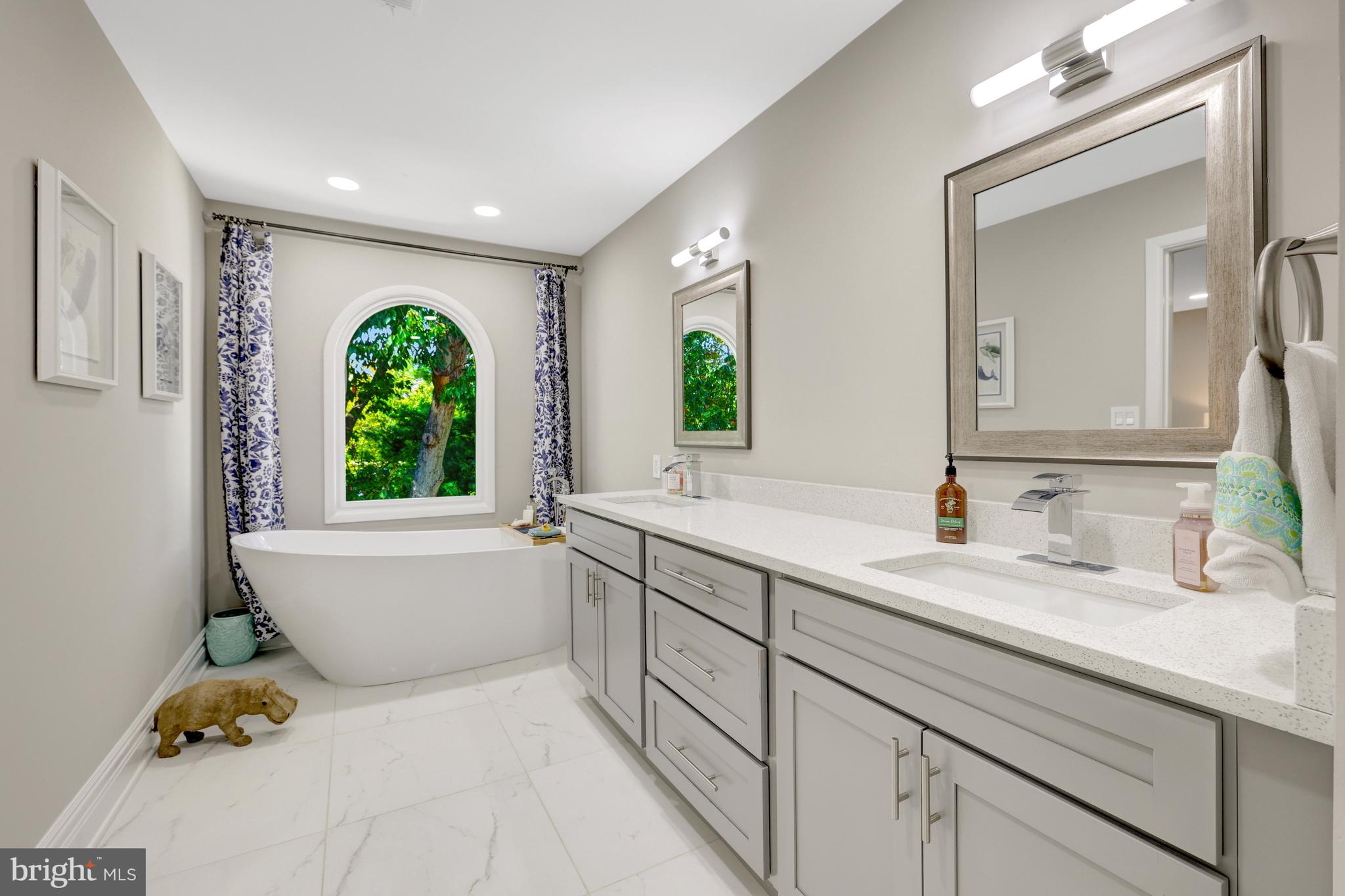 11110 Lakespray Way Reston, VA 20191 - Photo 28 of 60 Luxury abounds in the primary bath.
