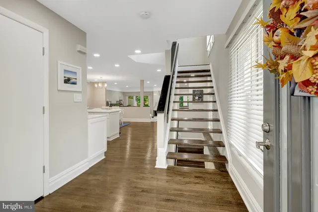 $1,000,000 | 11110 Lakespray Way, Reston, VA 20191