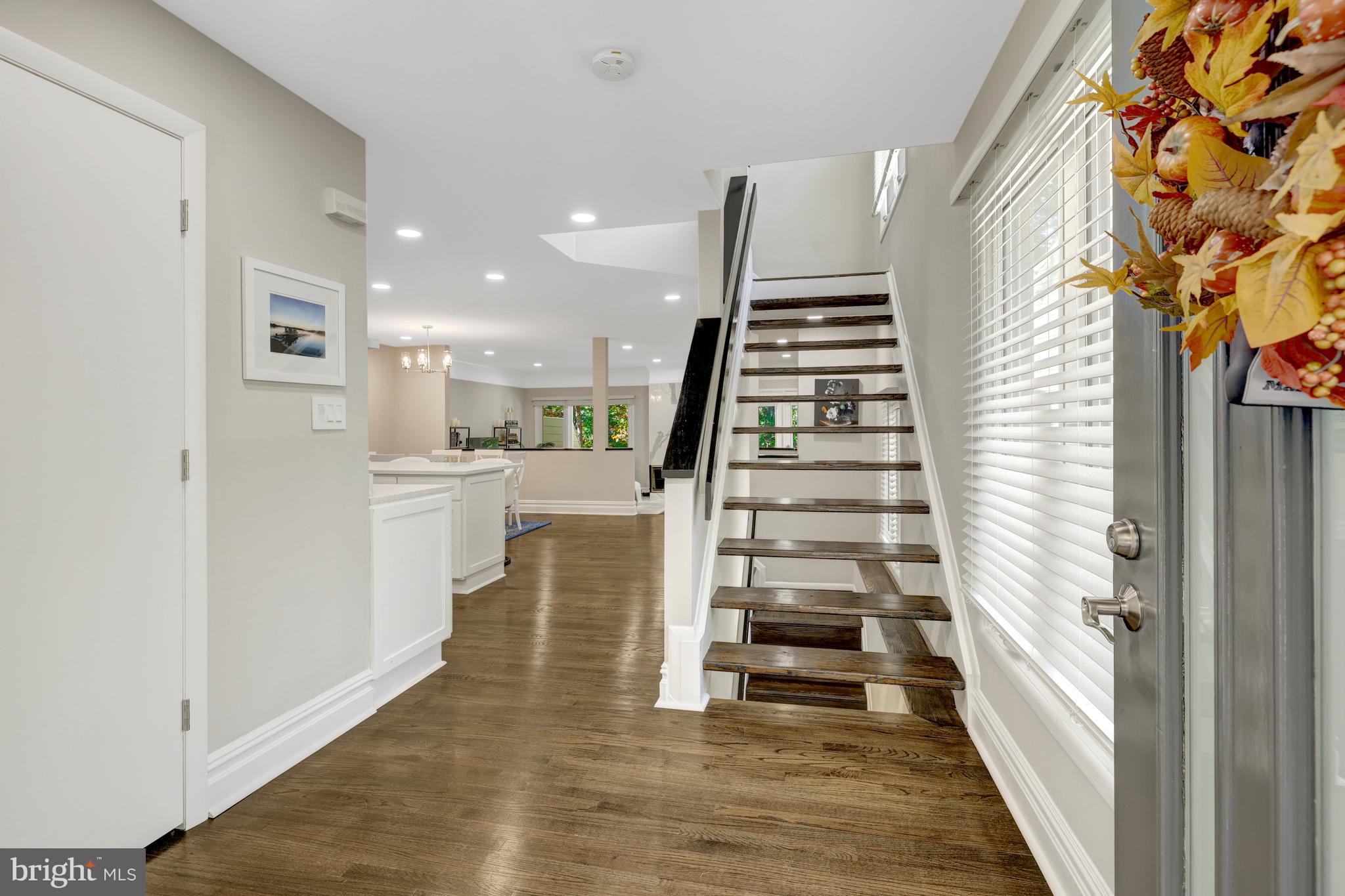 11110 Lakespray Way Reston, VA 20191 - Photo 3 of 60 The light and bright foyer welcomes you.