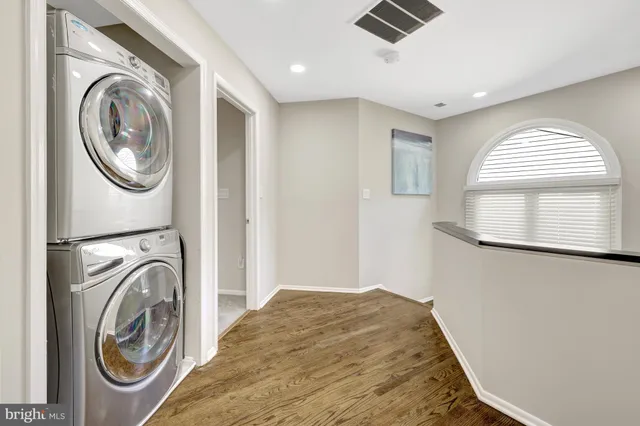 $1,000,000 | 11110 Lakespray Way, Reston, VA 20191