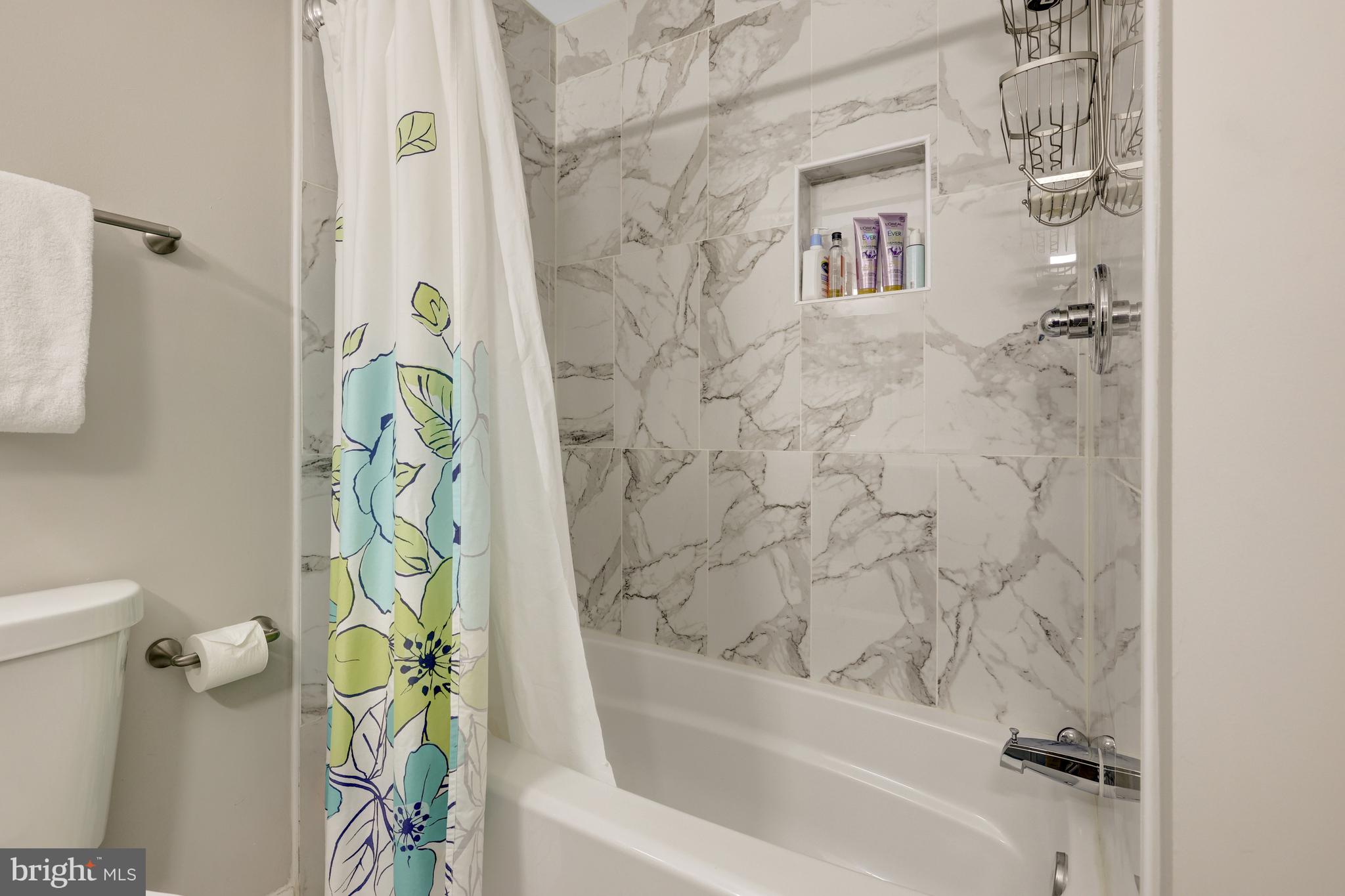 11110 Lakespray Way Reston, VA 20191 - Photo 36 of 60 The full hall bath has a ceramic tiled shower/tub.