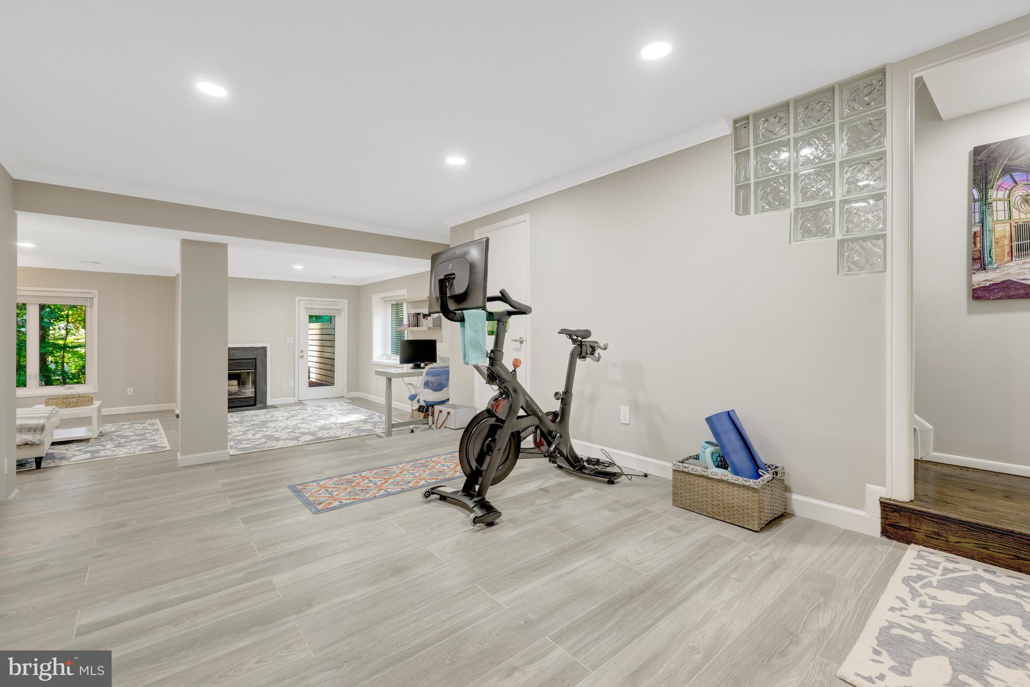 11110 Lakespray Way Reston, VA 20191 - Photo 40 of 60 Fully renovated l w/ceramic tile floor.