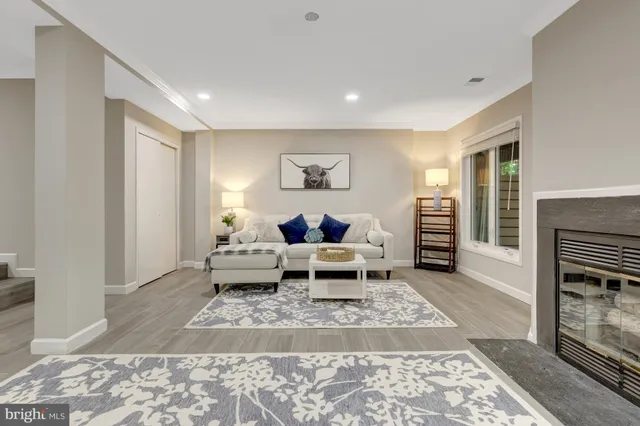 $1,000,000 | 11110 Lakespray Way, Reston, VA 20191