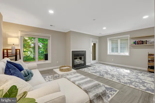 $1,000,000 | 11110 Lakespray Way, Reston, VA 20191