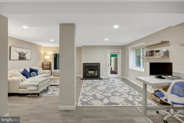 $1,000,000 | 11110 Lakespray Way, Reston, VA 20191