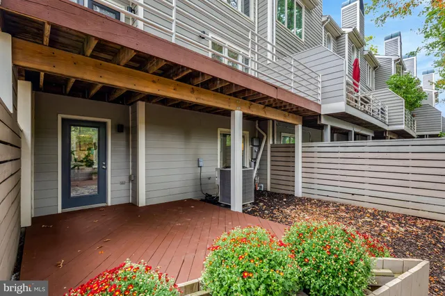 $1,000,000 | 11110 Lakespray Way, Reston, VA 20191