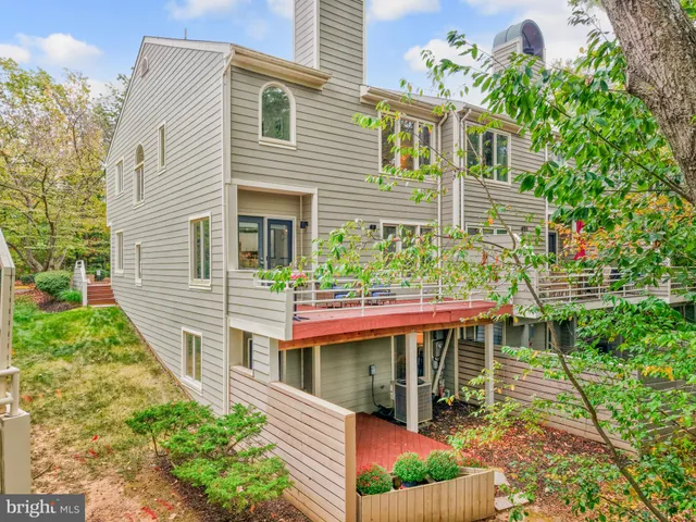 $1,000,000 | 11110 Lakespray Way, Reston, VA 20191