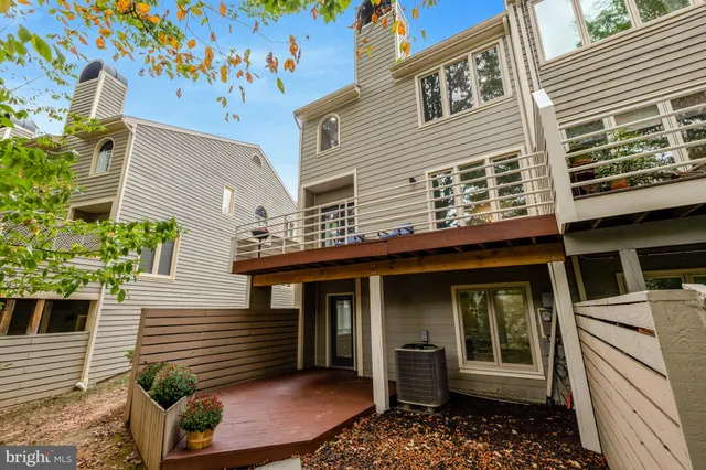 $1,000,000 | 11110 Lakespray Way, Reston, VA 20191