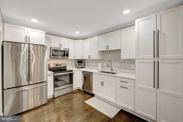 $1,000,000 | 11110 Lakespray Way, Reston, VA 20191