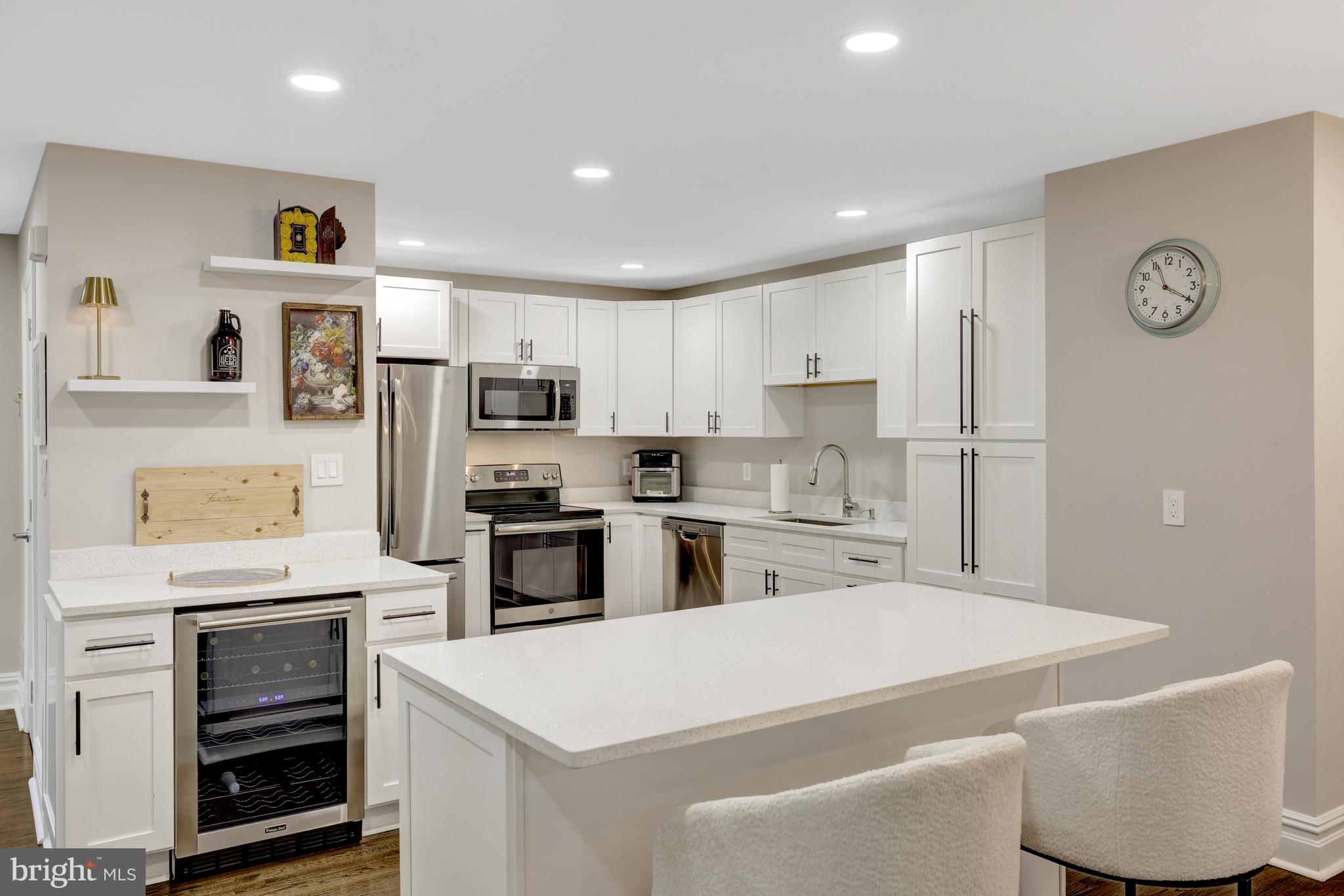 11110 Lakespray Way Reston, VA 20191 - Photo 8 of 60 Great space for casual dining!