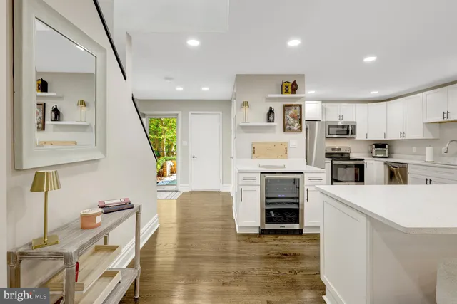 $1,000,000 | 11110 Lakespray Way, Reston, VA 20191