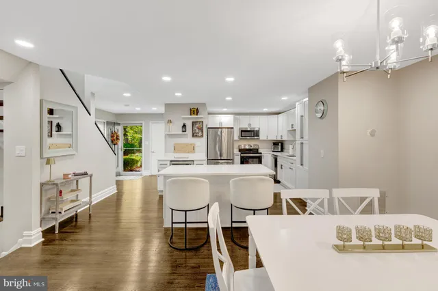 $1,000,000 | 11110 Lakespray Way, Reston, VA 20191