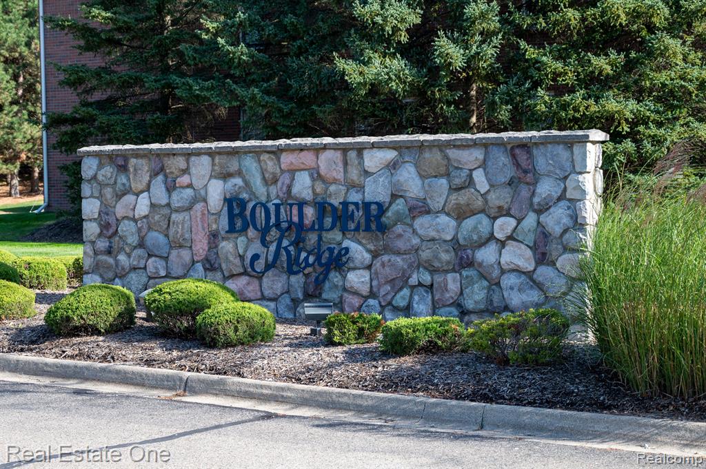 1845 Flagstone Circle Rochester, MI 48307 - Photo 2 of 29