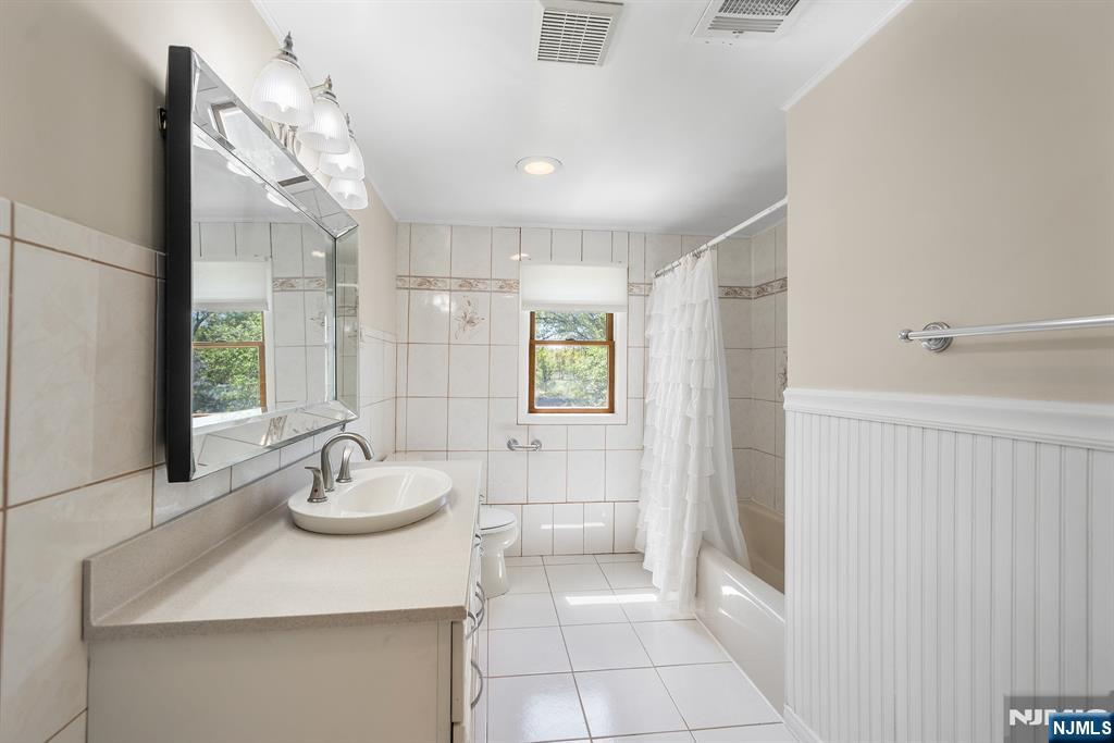 124 Crain Road Paramus, NJ 07652 - Photo 34 of 48