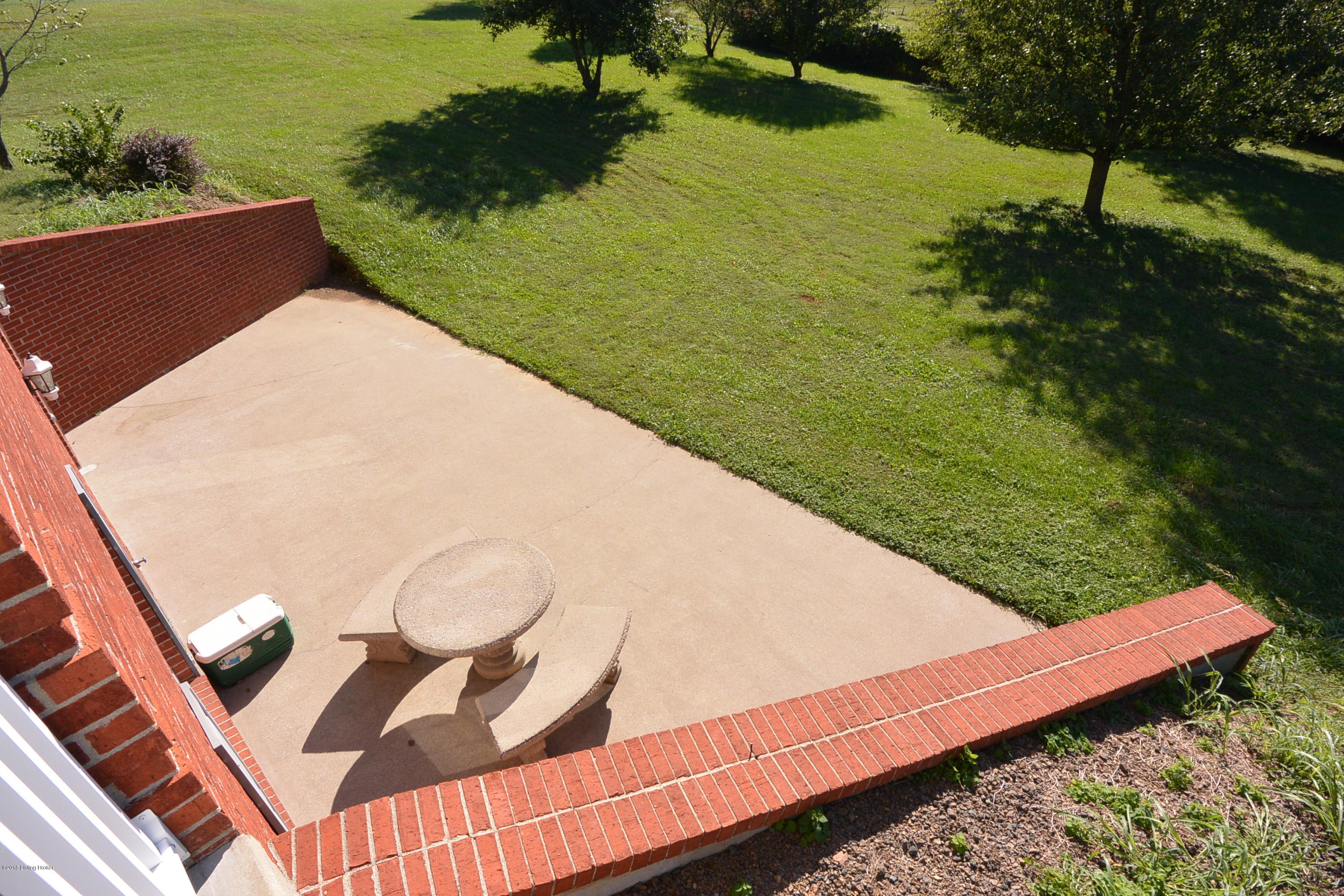 9975 Bloomfield Road Bloomfield, KY 40008 - Photo 29 of 49 Side Patio