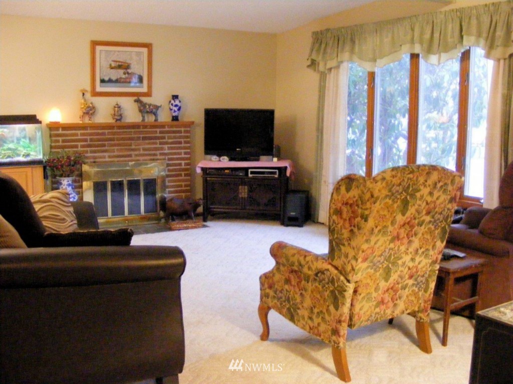 12423 Southeast 160th Street Renton, WA 98058 - Photo 3 of 25 Gallery Image 3