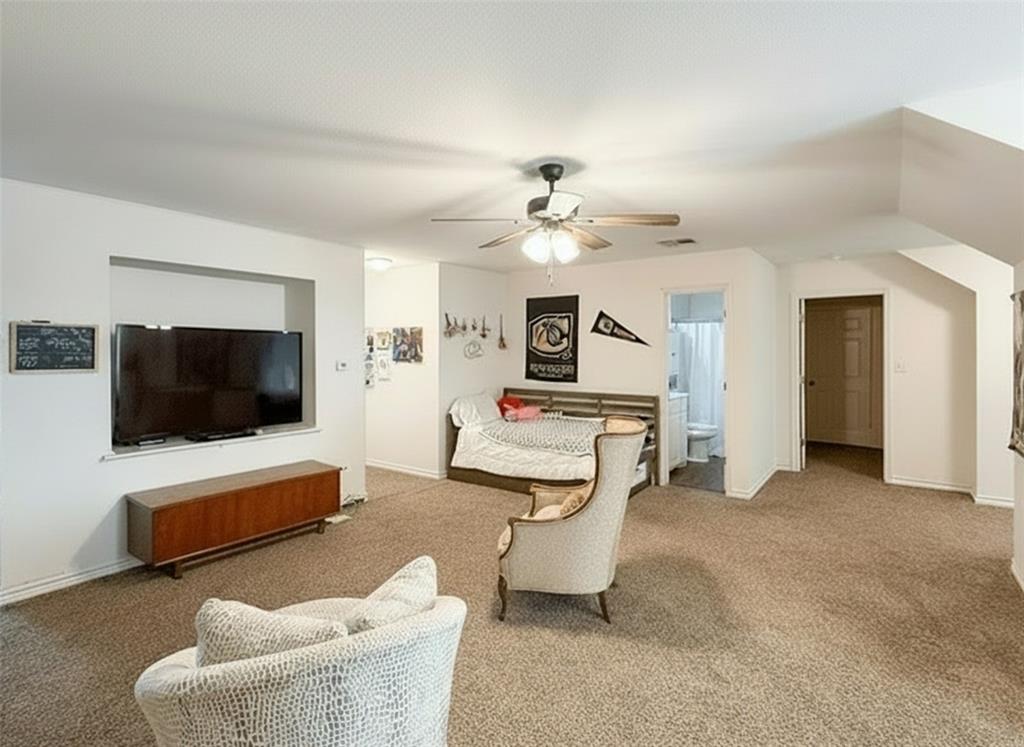 5871 Milam Road Denton, TX 76207 - Photo 19 of 40 Game room or 4th Bedroom in main home, has full bath and walk in, cedar lined closet