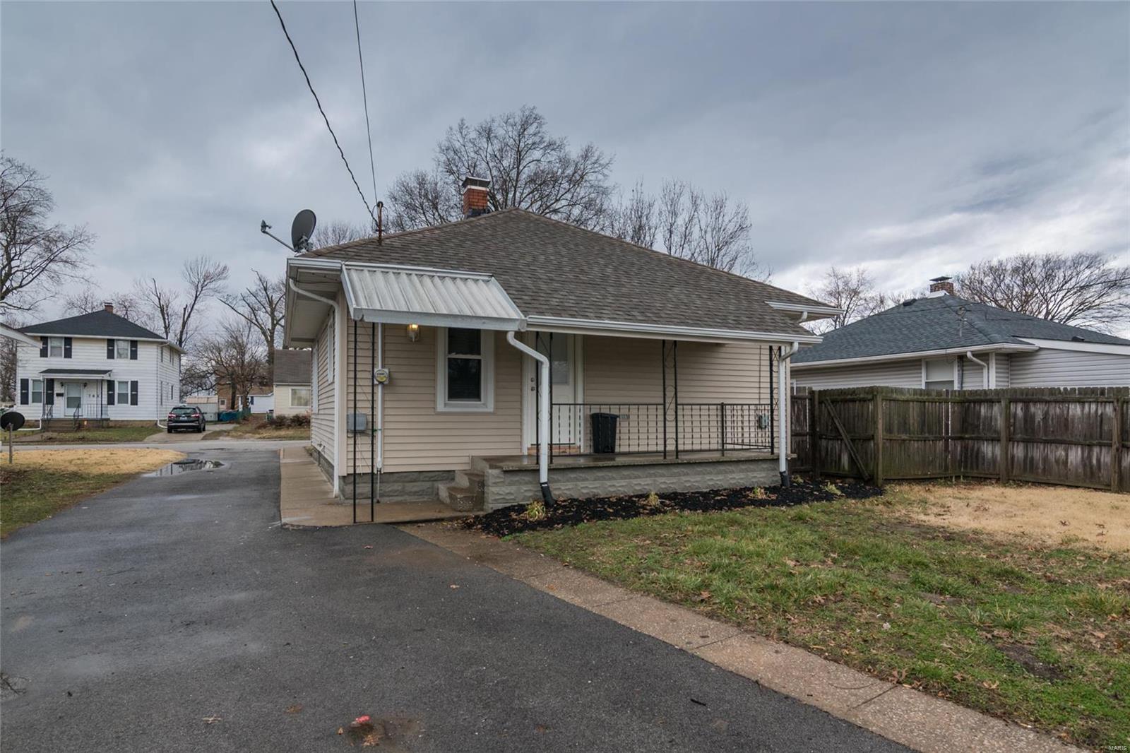 767 Rice Street Wood River, IL 62095 - Photo 4 of 26 Gallery Image 4