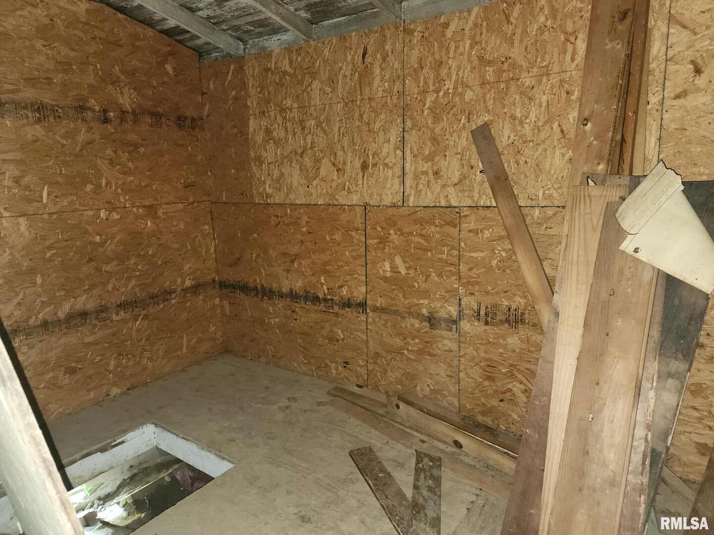 600 South 25th Street Herrin, IL 62948 - Photo 13 of 15 a bathroom with a shower