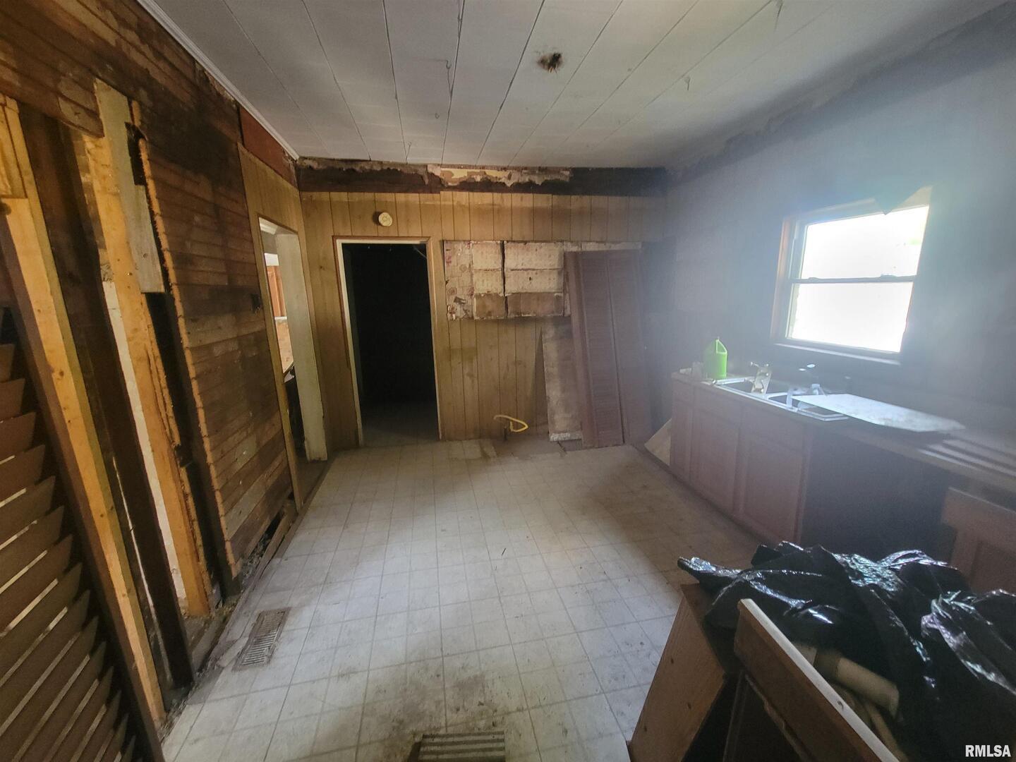 600 South 25th Street Herrin, IL 62948 - Photo 10 of 15 a view of a room with gym equipment