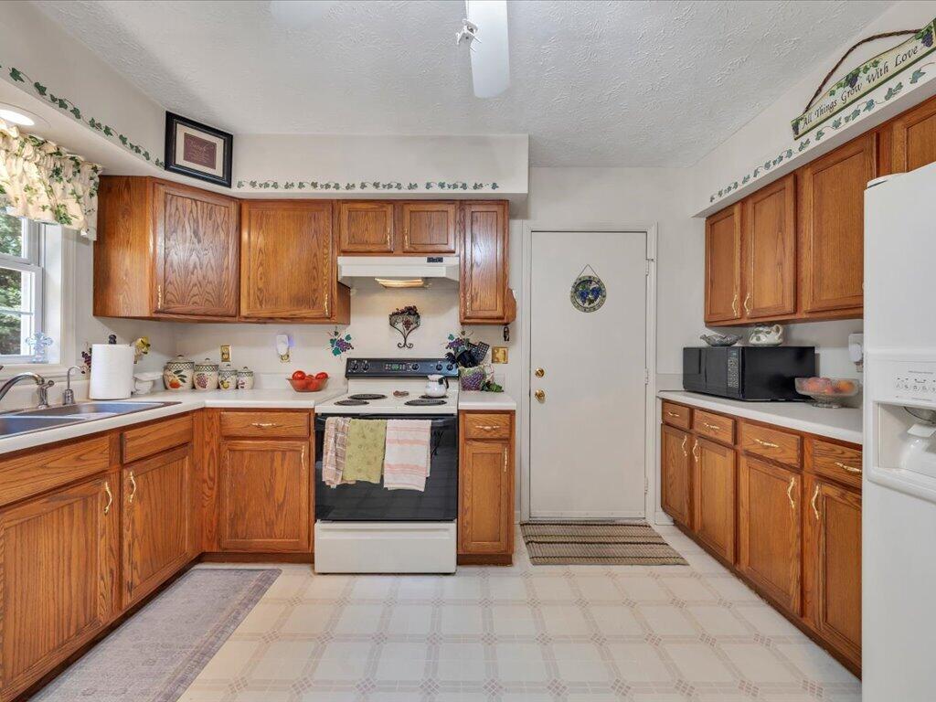446 Ellsworth Court Ridgeway, VA 24148 - Photo 17 of 54 17-MIB09308