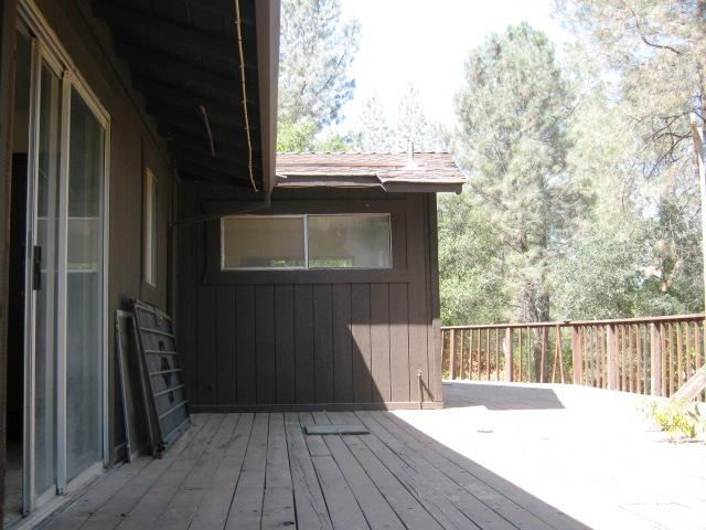 19766 Copper Canyon Road Redding, CA 96003 - Photo 6 of 8 rear deck