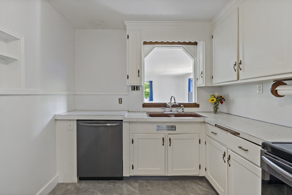 238 Lake Street Bellingham, MA 02019 - Photo 4 of 40