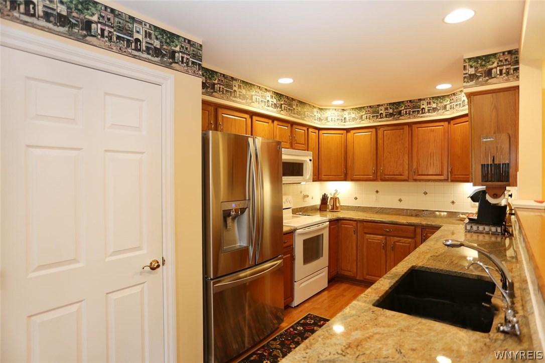 3832 Stone Ridge Wheatfield, NY 14120 - Photo 8 of 25