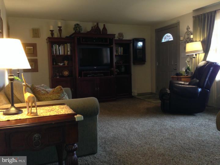 519 Mininger Road Souderton, PA 18964 - Photo 13 of 25 Living Room