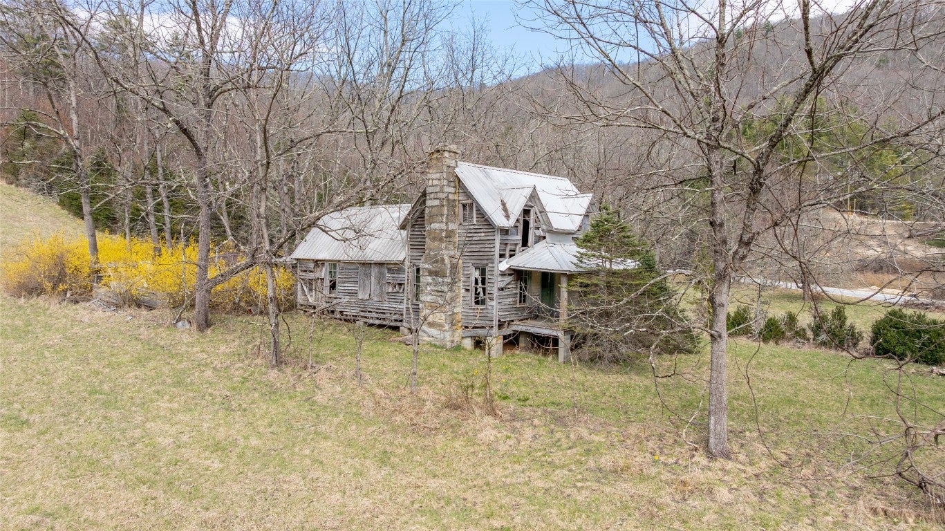 1900 Bee Tree Road Glenville, NC 28736 - Photo 19 of 38 Gallery Image 19