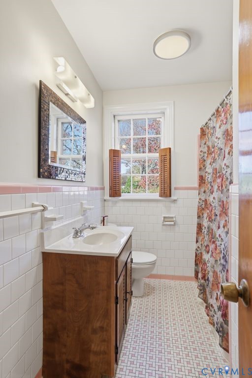 2206 Valentine Road Henrico, VA 23228 - Photo 23 of 45 a bathroom with a sink a toilet and a shower
