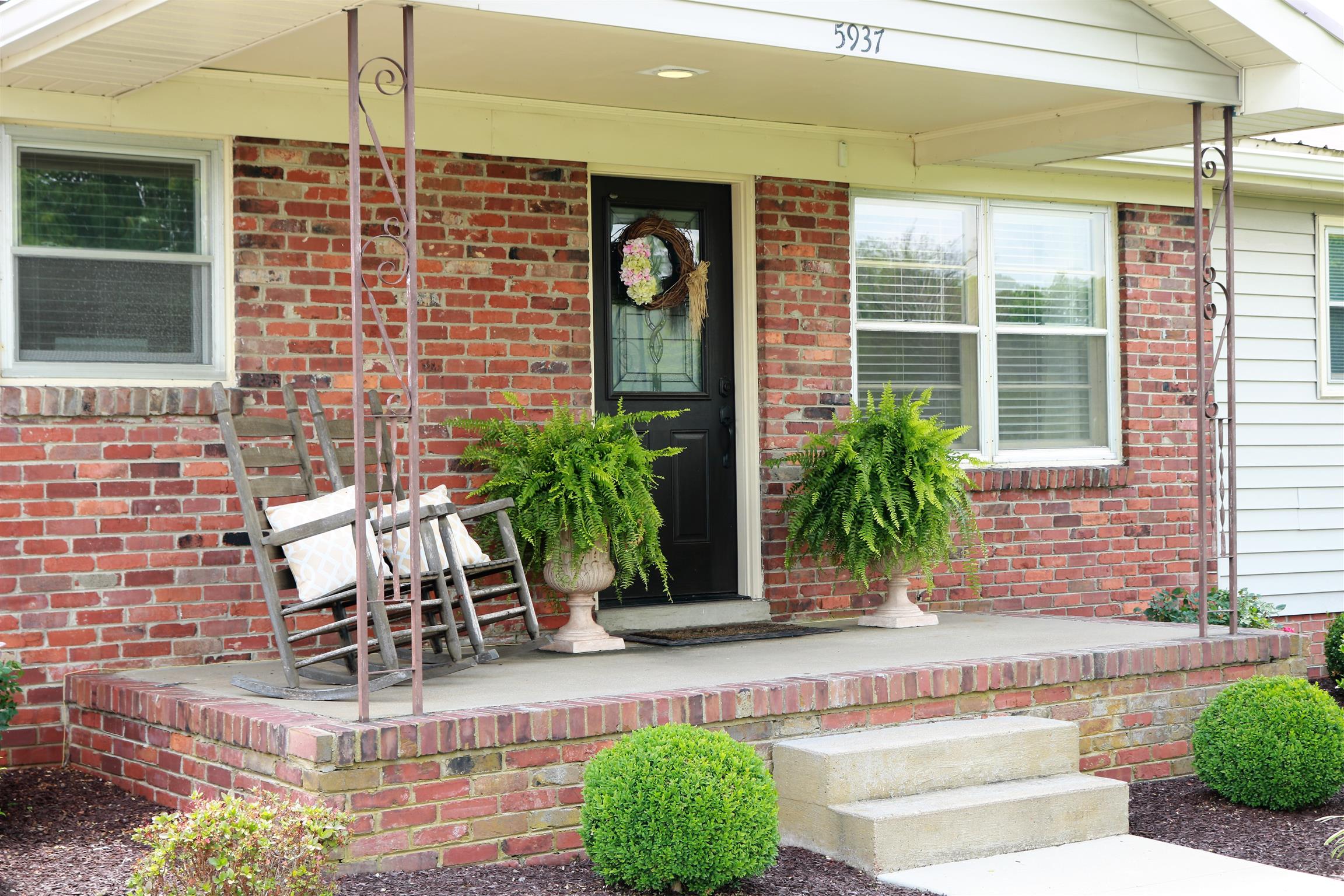 5937 Lakeview Road Springfield, TN 37172 - Photo 1 of 26 a front view of a house with a yard
