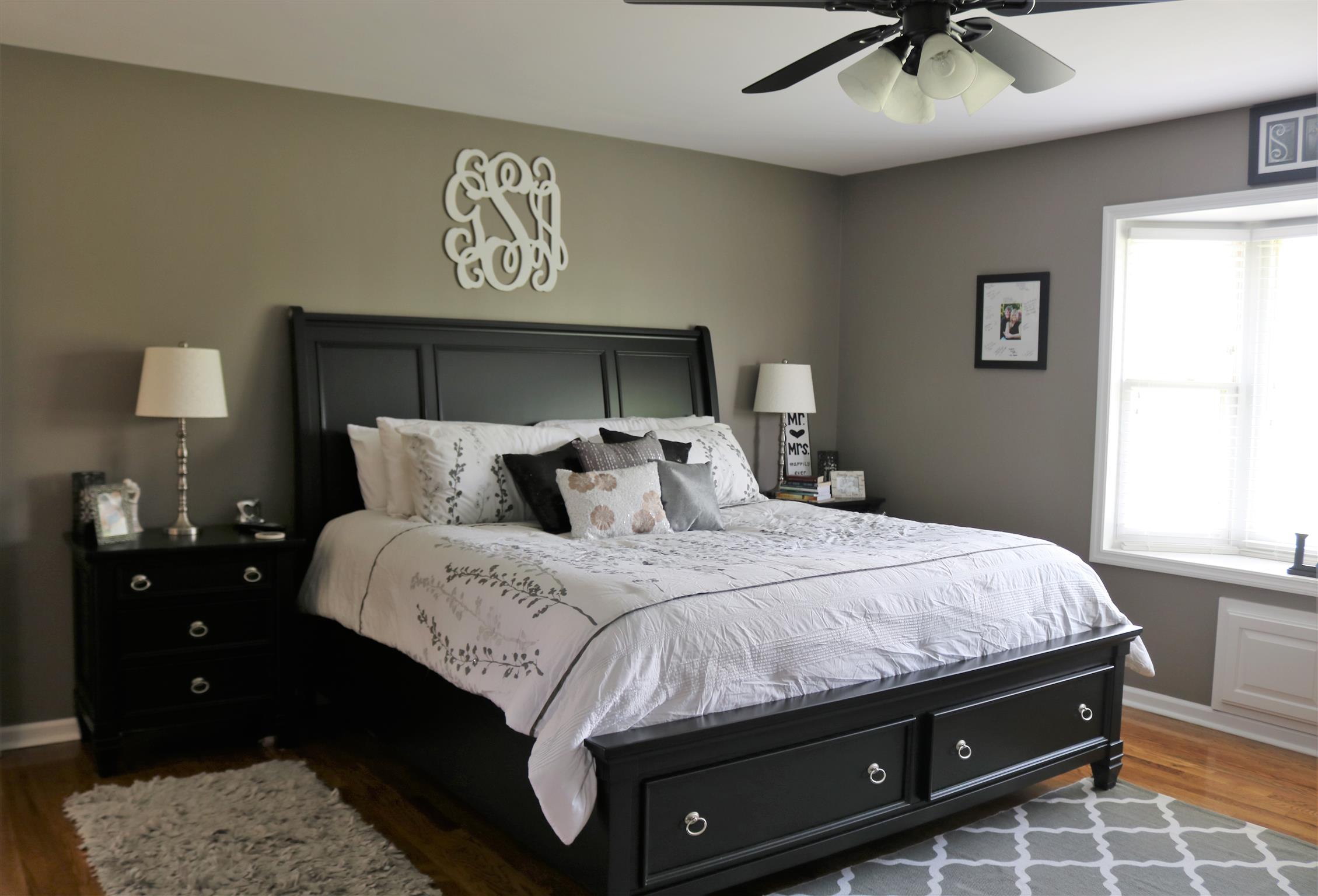 5937 Lakeview Road Springfield, TN 37172 - Photo 20 of 26 a bedroom with a bed and lamps