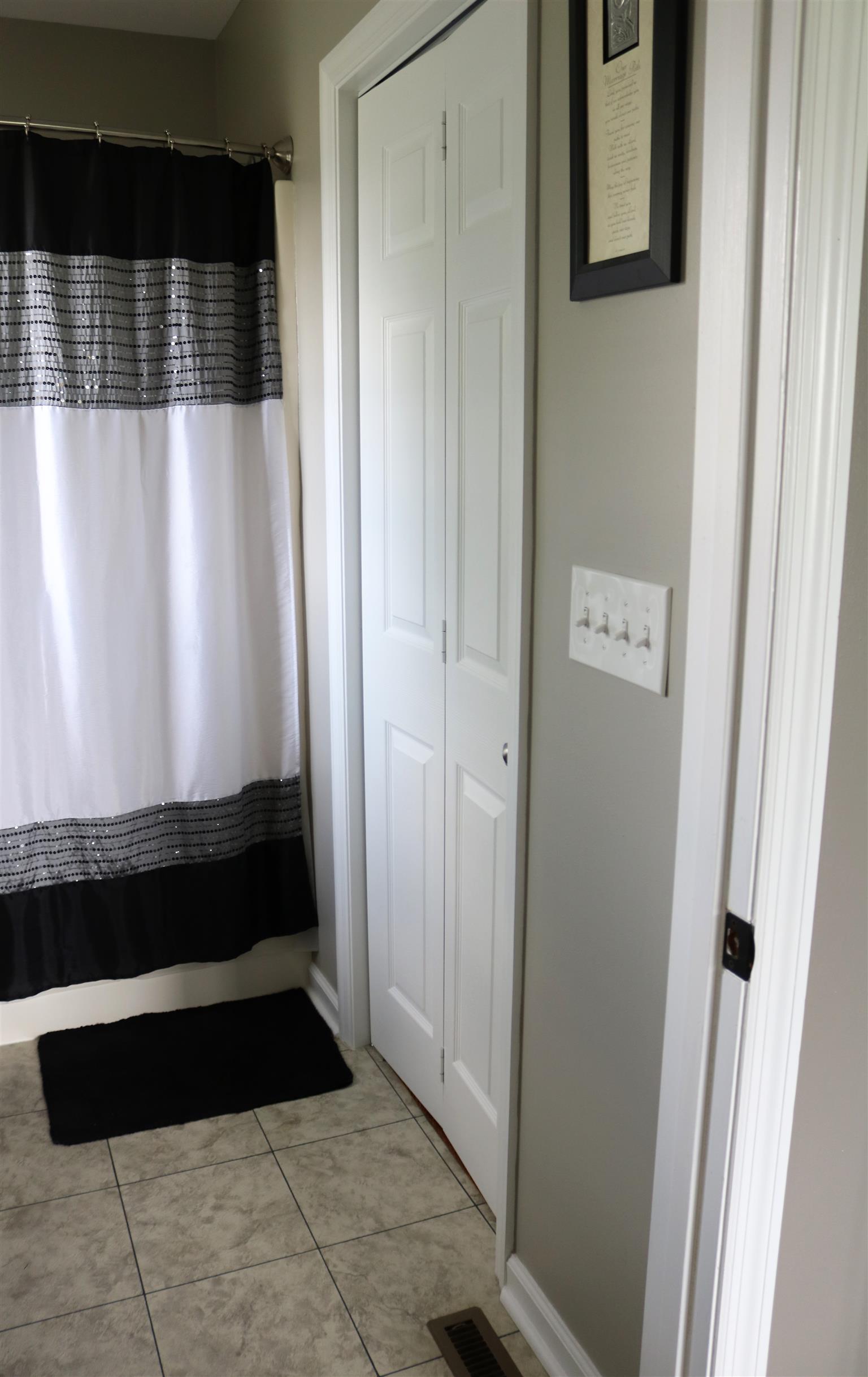 5937 Lakeview Road Springfield, TN 37172 - Photo 22 of 26 a view of entryway