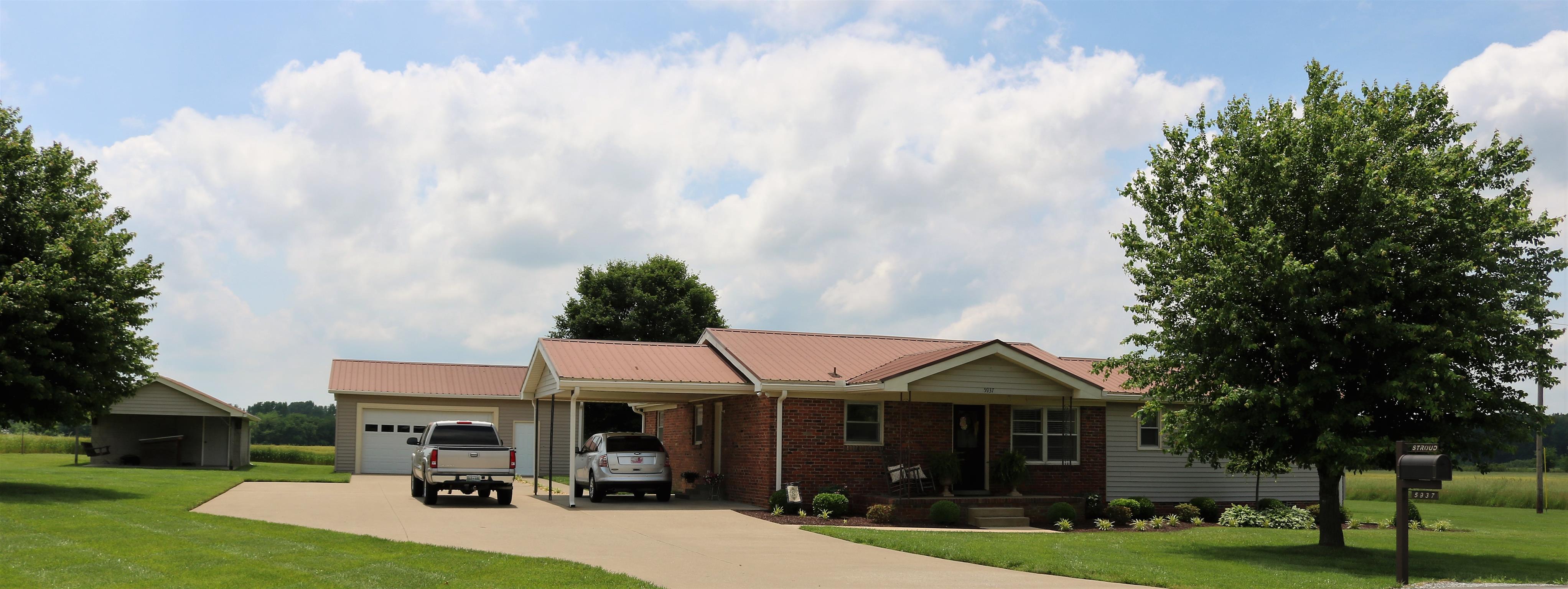 5937 Lakeview Road Springfield, TN 37172 - Photo 3 of 26 a front view of a house with garden
