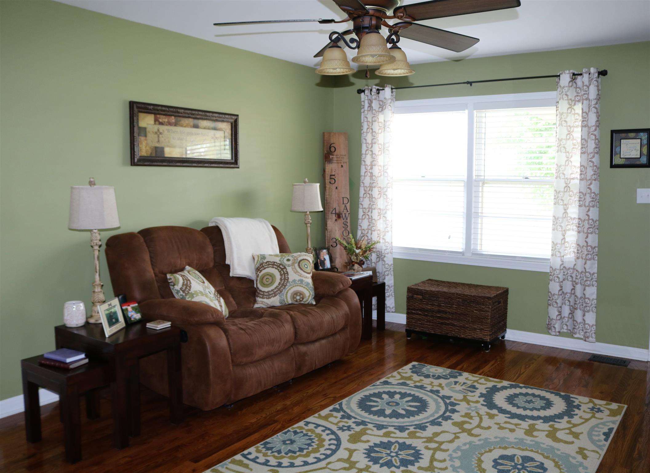 5937 Lakeview Road Springfield, TN 37172 - Photo 9 of 26 a living room with furniture and a window
