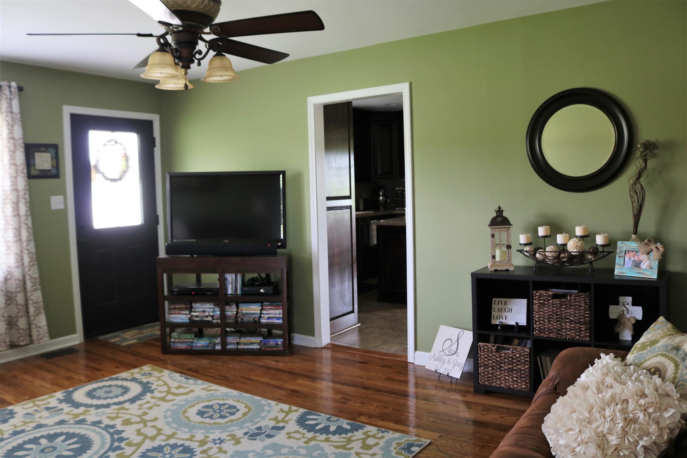 5937 Lakeview Road Springfield, TN 37172 - Photo 10 of 26 a living room with furniture and a flat screen tv