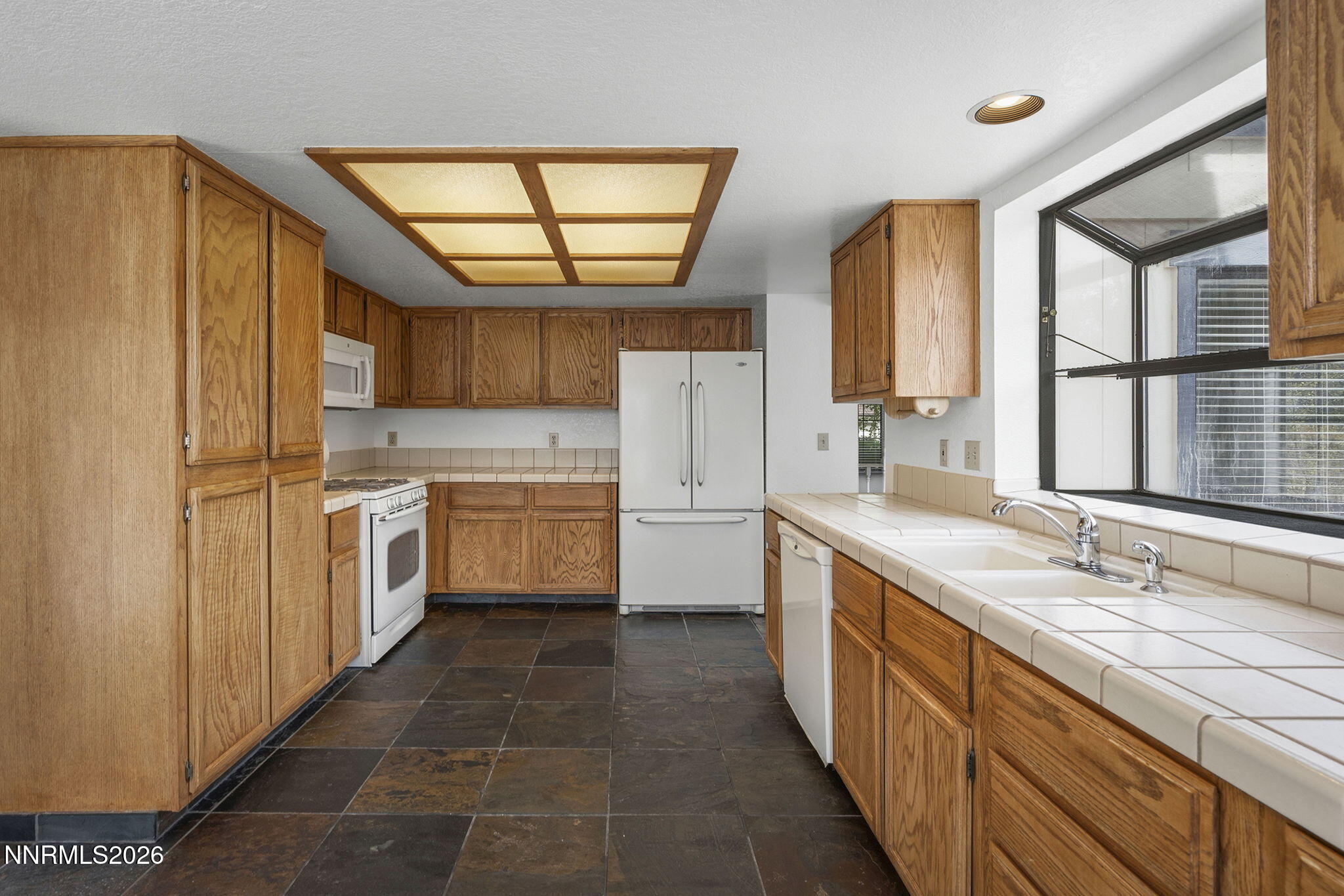 5560 East Rainbow Ridge Court Reno, NV 89523 - Photo 14 of 40 13-web-or-mls-_DSC0137
