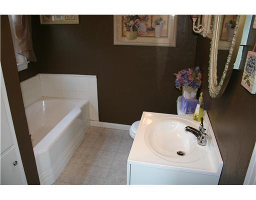 2092 Mill Bridge Road New Castle, PA 16101 - Photo 11 of 17 Master Bath/Spa. Main Bath