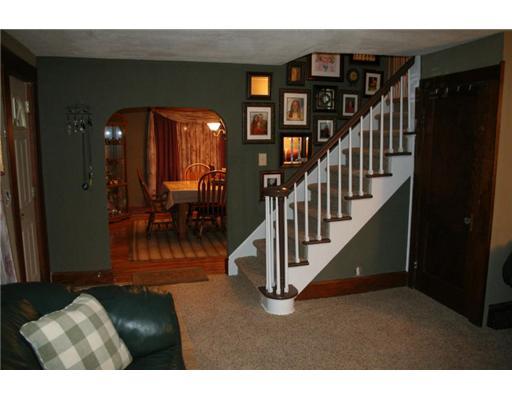 2092 Mill Bridge Road New Castle, PA 16101 - Photo 5 of 17 Living Room.