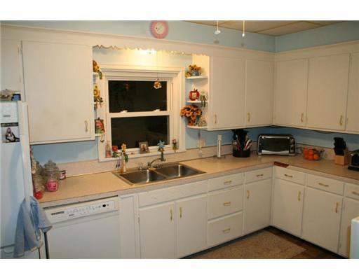 2092 Mill Bridge Road New Castle, PA 16101 - Photo 8 of 17 Kitchen.