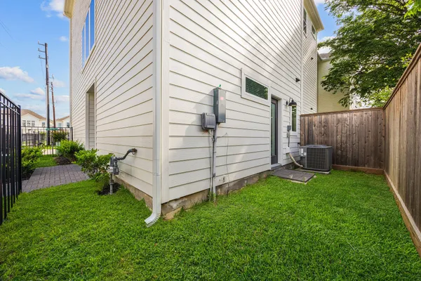 $3,600 | 6317 Brighton Oaks Lane, Houston, TX 77008