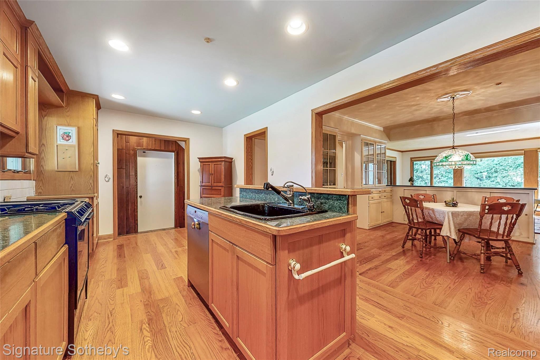 99 Shoreham Road Grosse Pointe, MI 48236 - Photo 8 of 33 99-Shoreham-Road-Grosse-Pointe-Shores-MI-09192020_150027.jpg